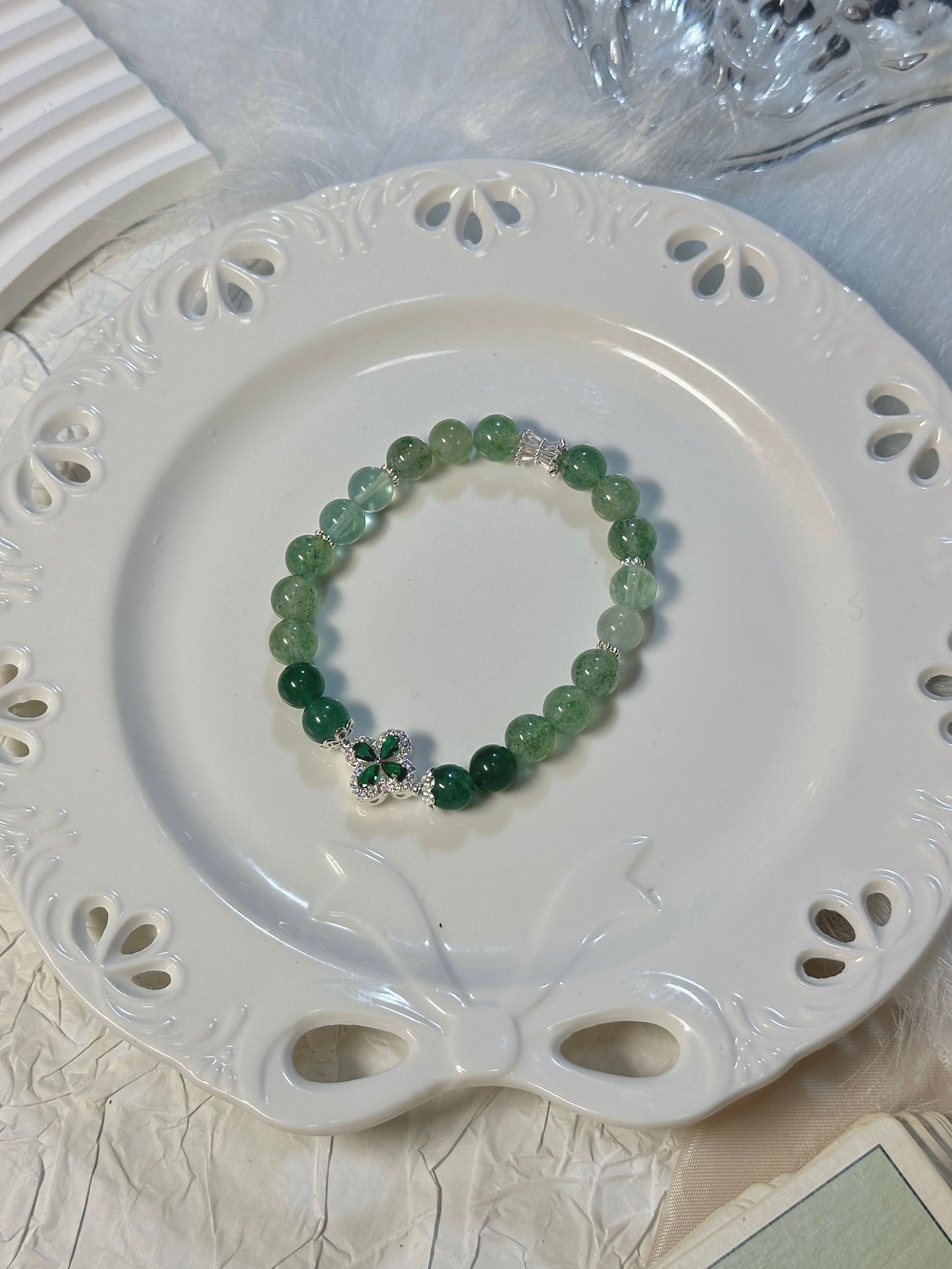 Green strawberry quartz with clover charm crystal bracelet (Elastic)